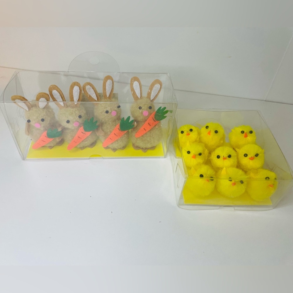 🥕 Easter Bunny and Yellow Chicks - Tan plush bunnies with carrot, NWT